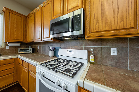 gas stove, microwave