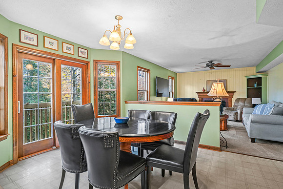 Eat in kitchen area