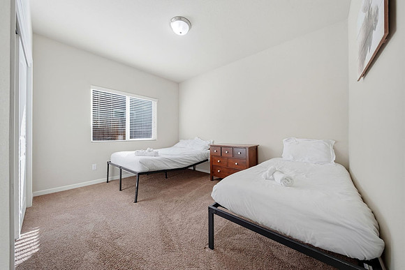 bedroom 1 single and double bed