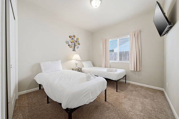 bedroom 2, 2 single beds
