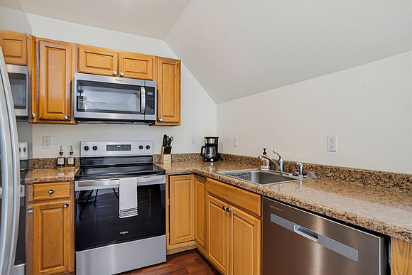 Full kitchen, Stocked for your cooking needs,