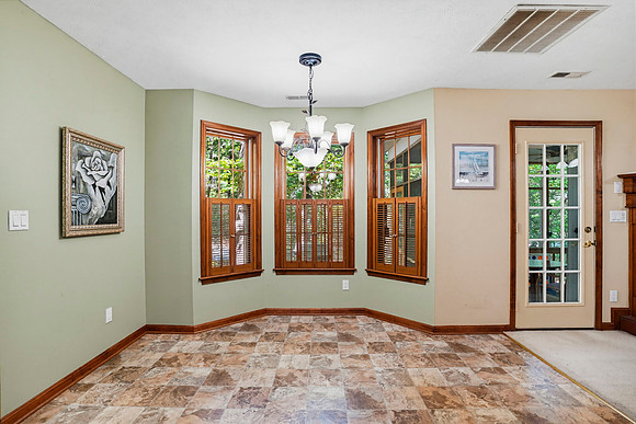 Eat in kitchen area
