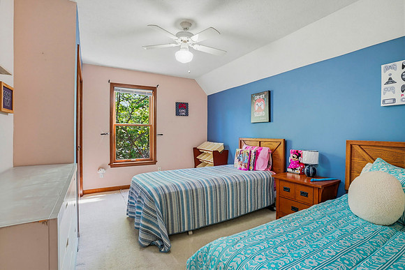 bedroom 2, 2 twin beds