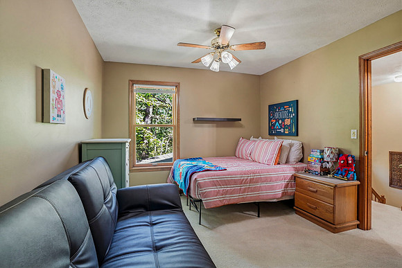 bedroom 3, full bed and a futon