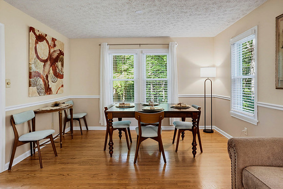 Dining area with seating for 6